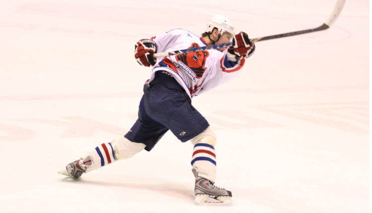 How many players are in ice hockey